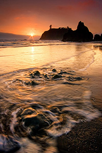 An evening of solitude on Ruby Beach, Washington in Olympic National Park just as the sun dips below the horizon. - Pacific Photograph